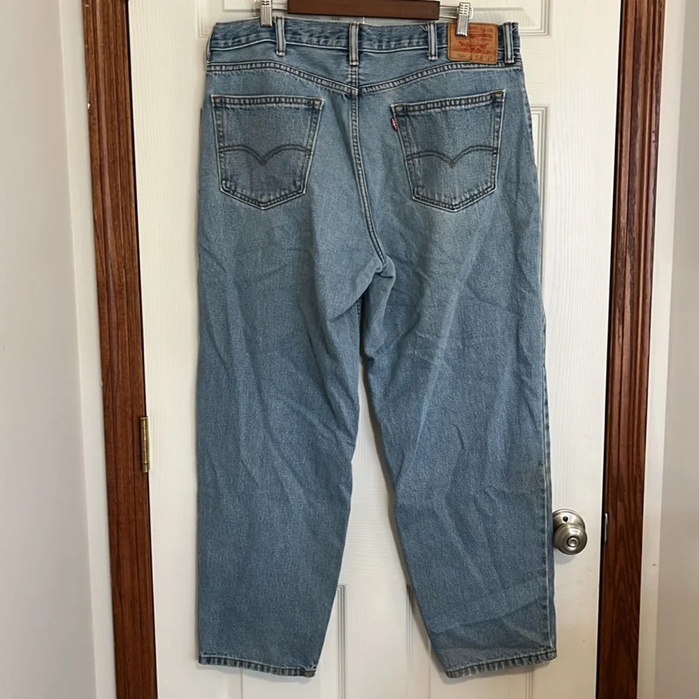 Levi’s Light Wash Distressed 560 Loose Fit Blue Jeans Men’s 38 x 30